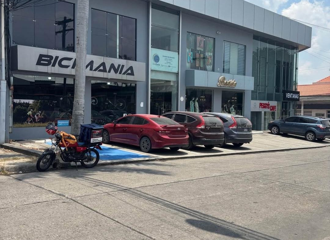 Local Comercial en Renta en Plaza Murano