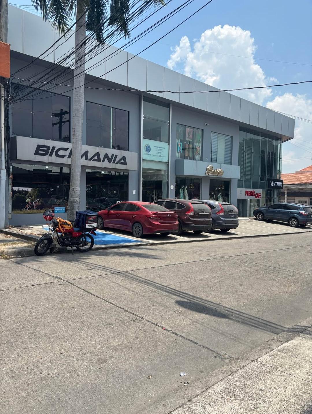 Local Comercial en Renta en Plaza Murano