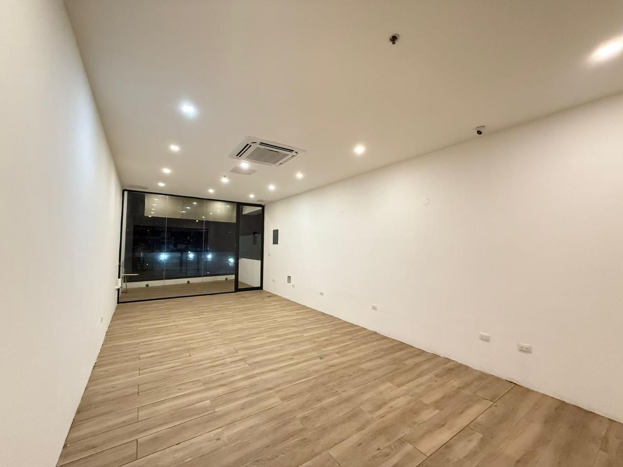 WhatsApp Image 2026-06-27 at 11.34.22 AM (1) Local Comercial en Terravista Plaza I