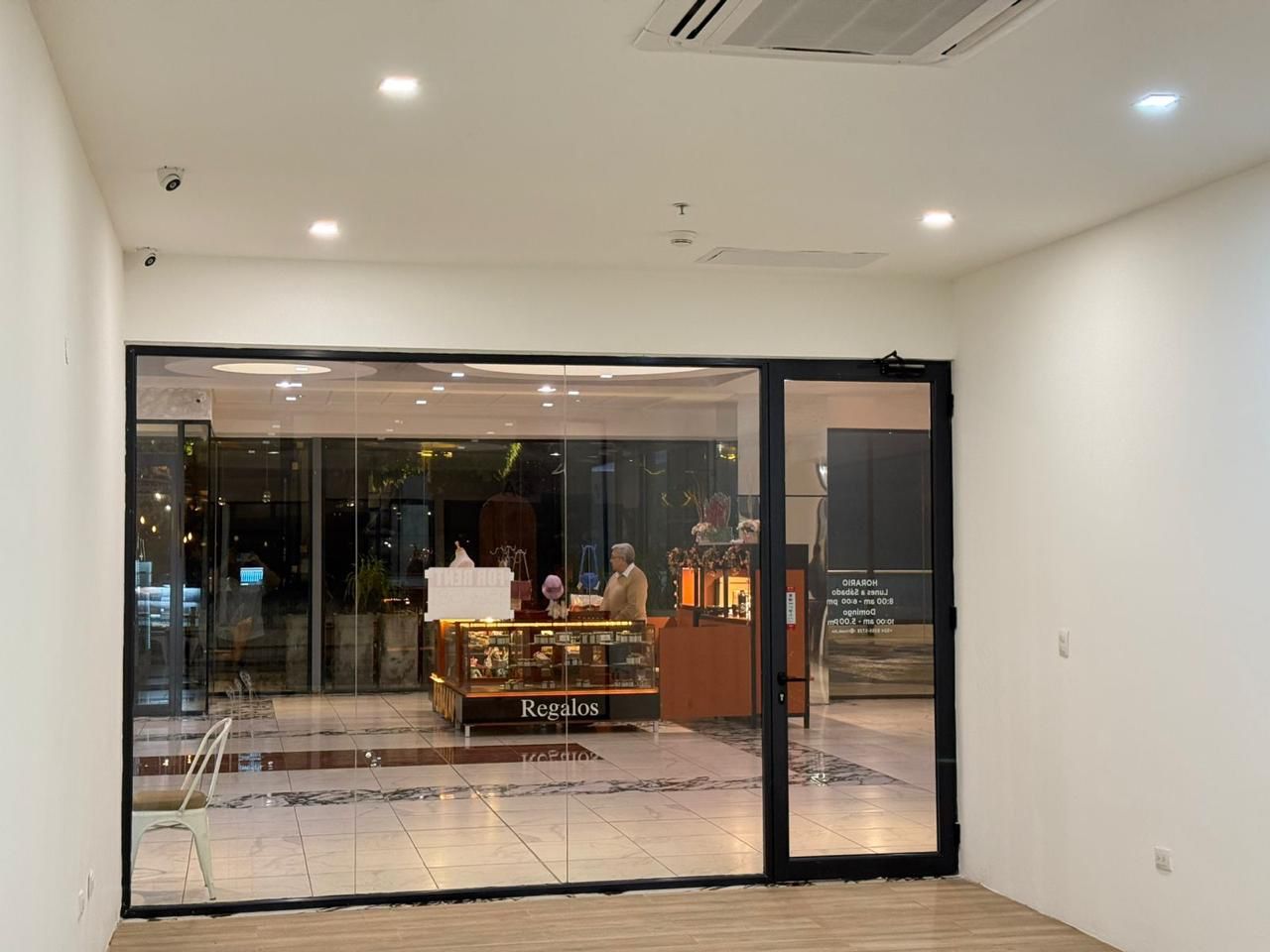 WhatsApp Image 2026-06-27 at 11.34.22 AM Local Comercial en Terravista Plaza I