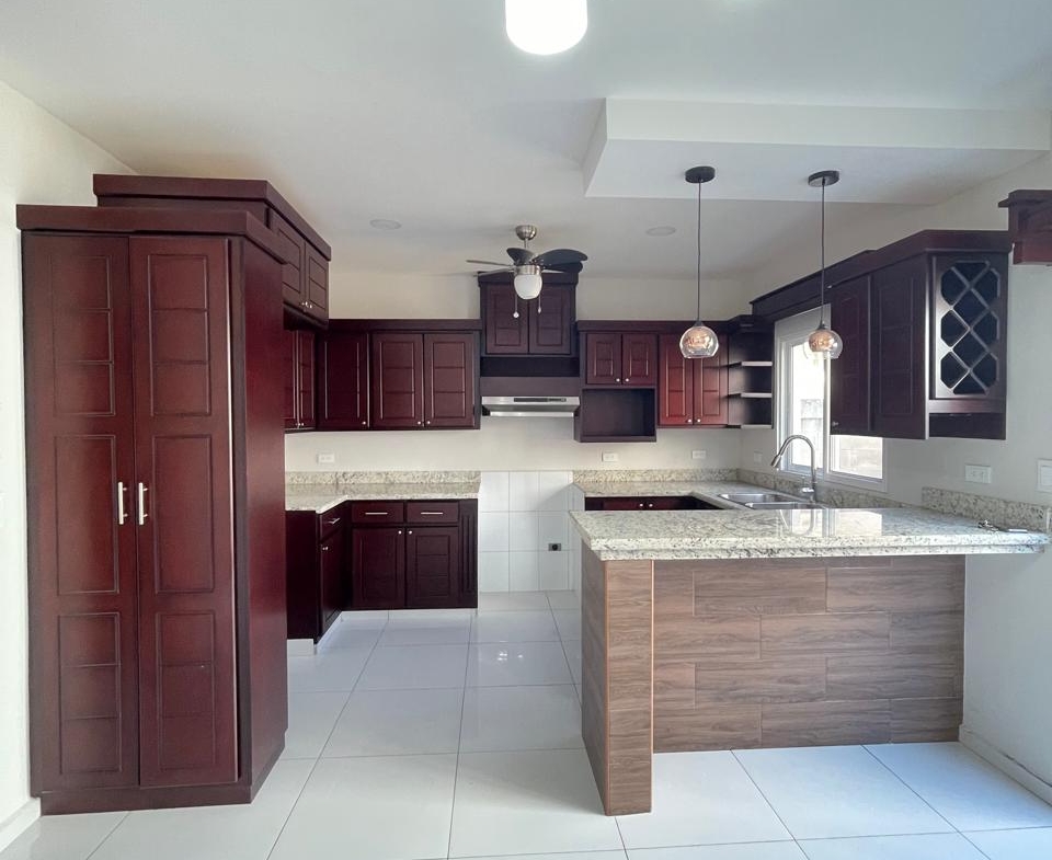 TOWNHOUSE EN RENTA | CASA MAYA IV